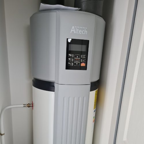 Chauffe-eau thermodynamique sur socle avec afficheur