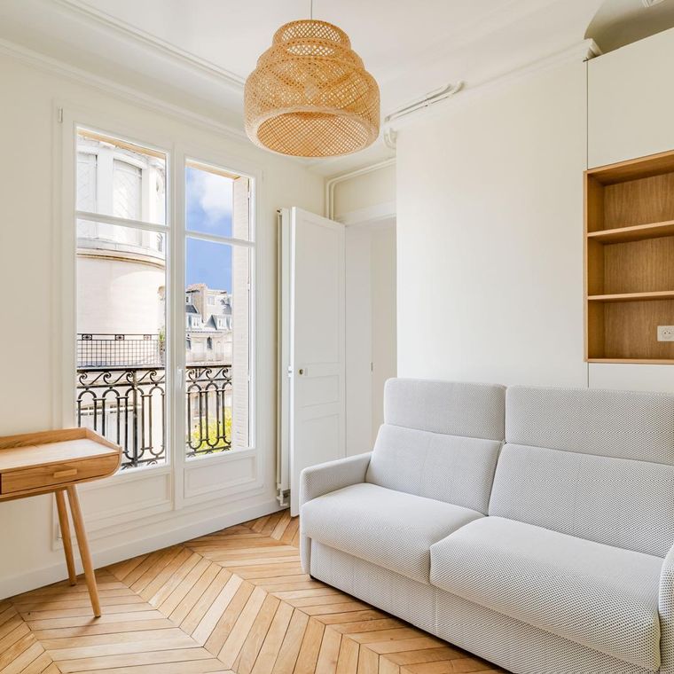 Bureau en parquet à chevrons avec placard sur mesure